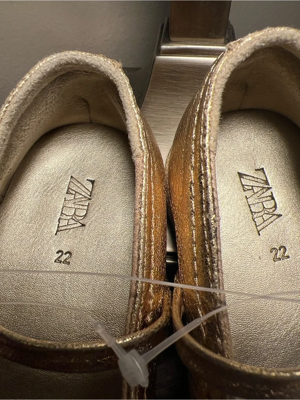 Zara Girls Gold Mary Jane Dress Shoes stock (10)